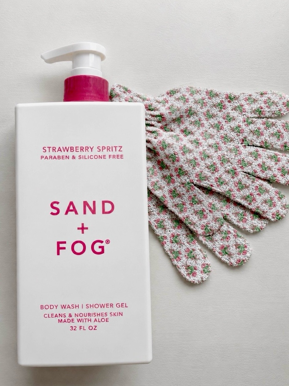 SAND+FOG Strawberry Spritz Body Wash Bundle c/w 2 Exfoliating Gloves